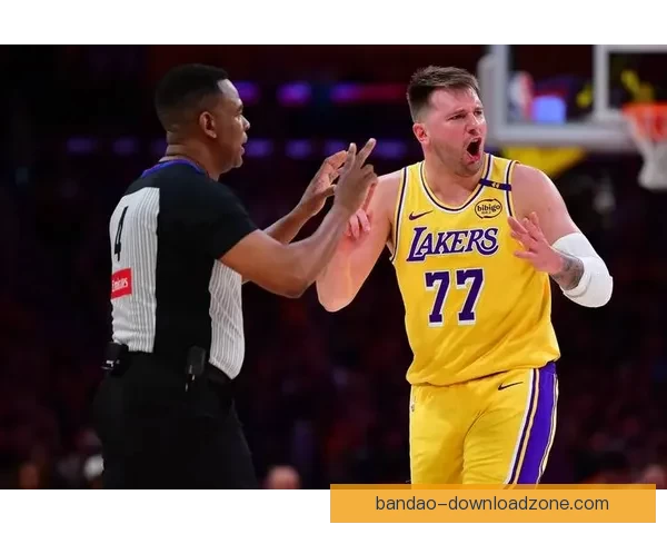 东契奇32分带伤鏖战三分绝平三不沾效率低迷遗憾吞里程悲